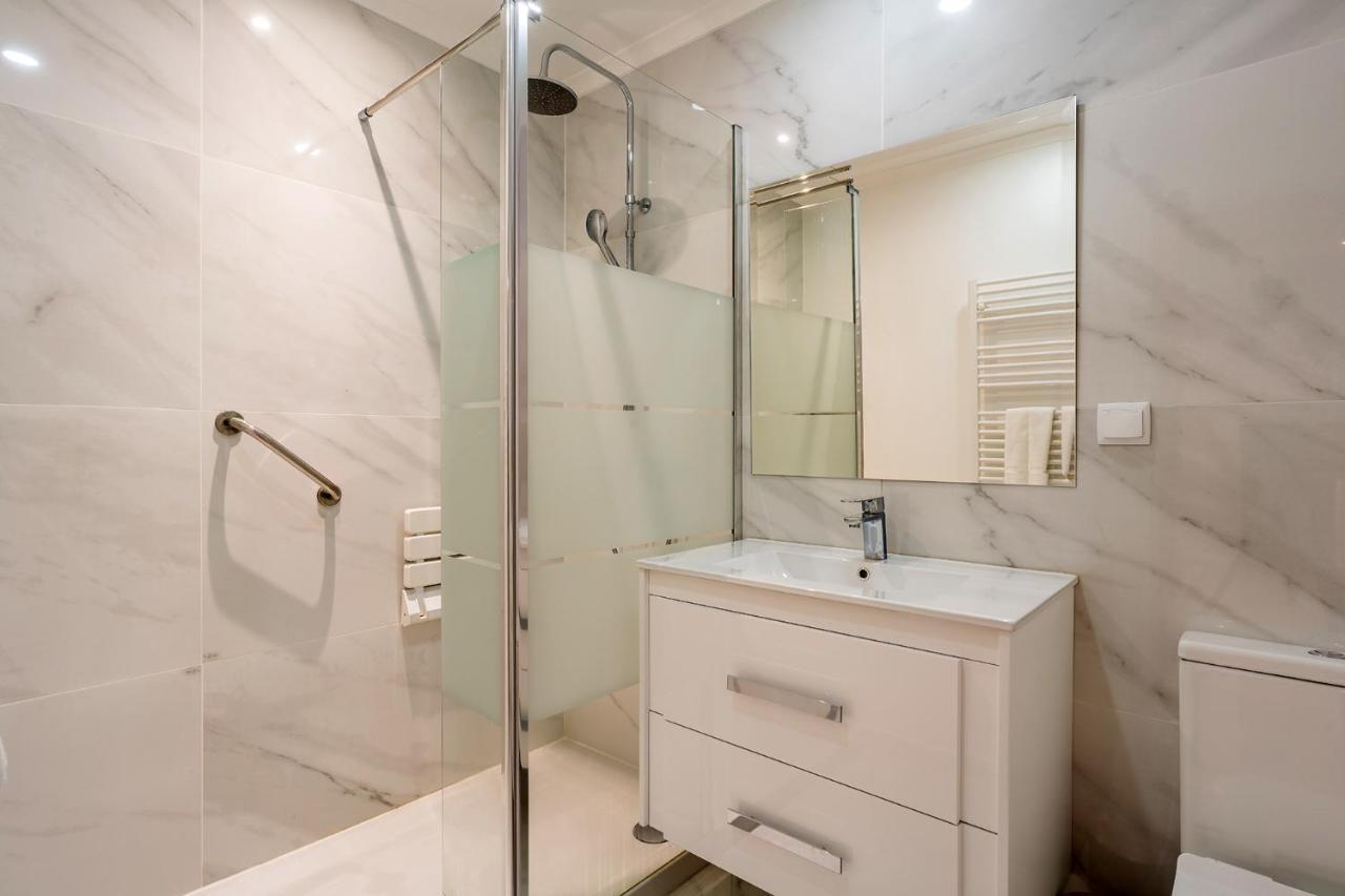 Stylish Apartment With Balcony And Amazing Views Over Funchal And The Sea Exterior photo